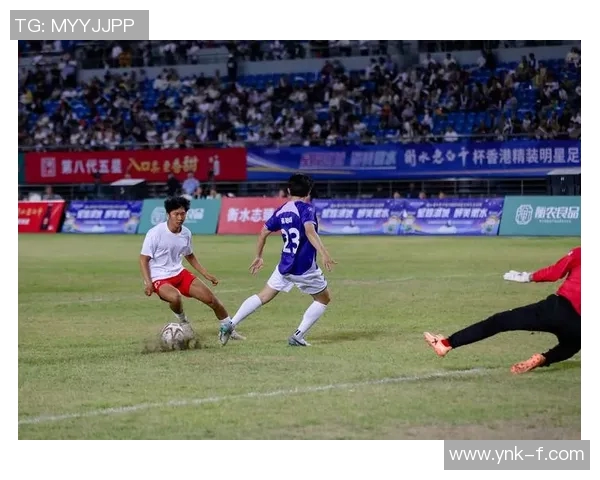 最著名的足球明星在绿茵场上展现非凡技艺与激情的精彩瞬间